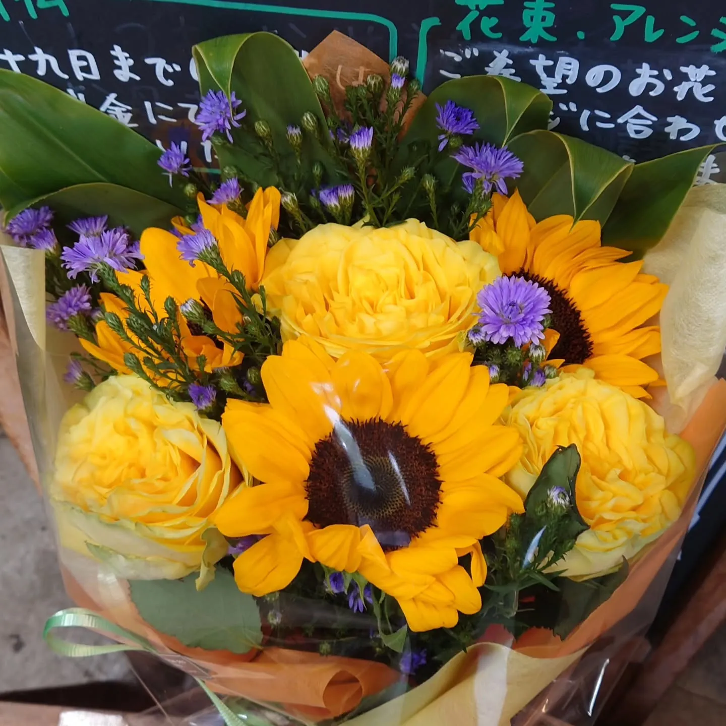 ひまわりとバラのブーケ🌻