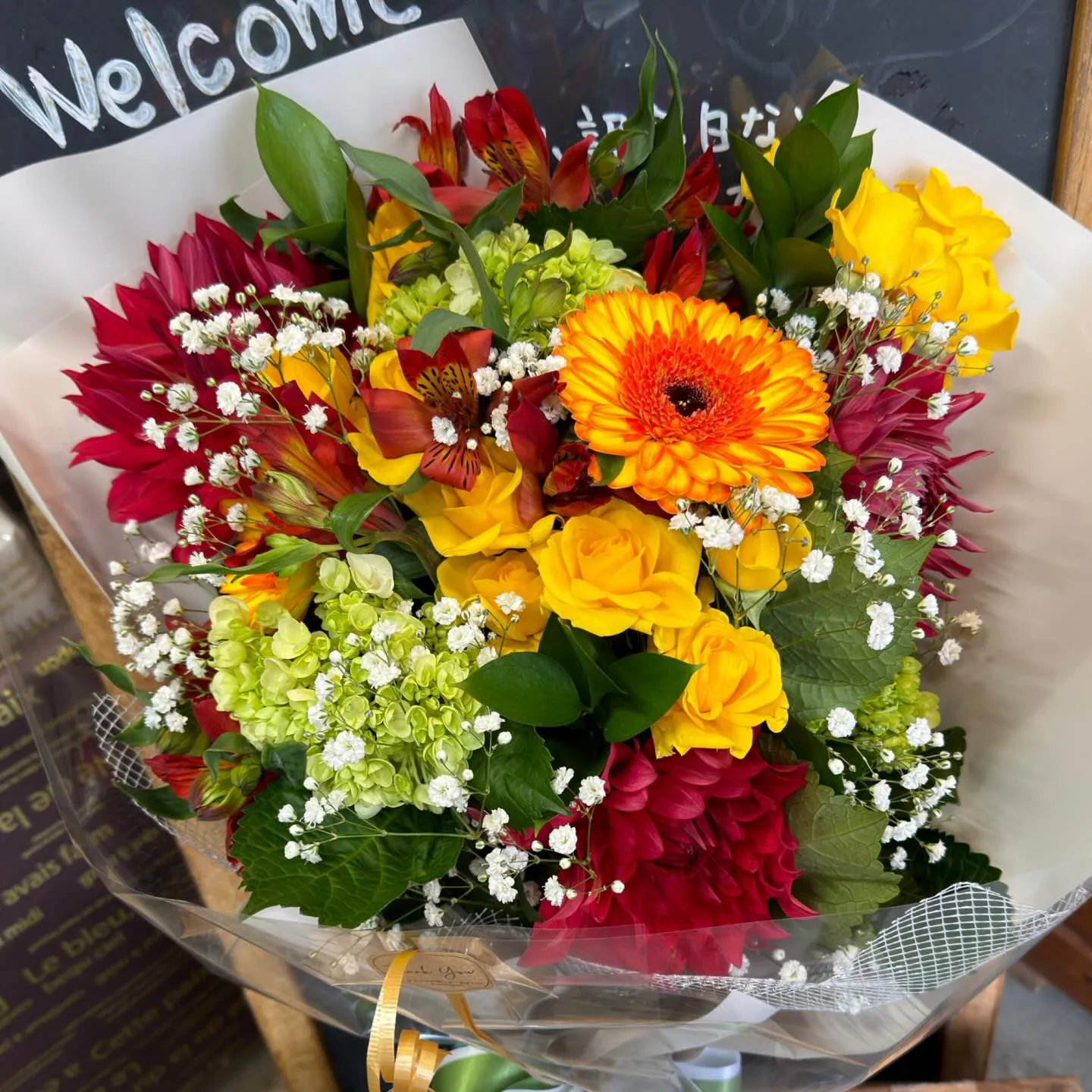 ビビッドカラーの花束💐